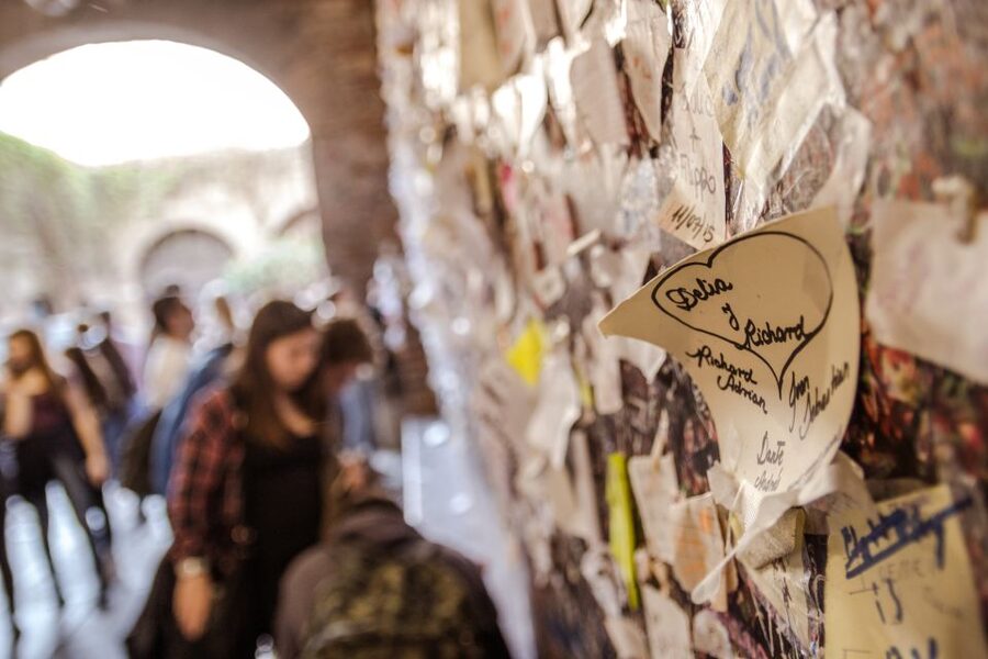 The Highlights of Verona Small Group Walking Tour - Pace and photo stops: how to enjoy the walk without getting rushed