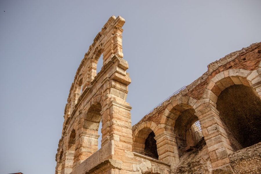 The Highlights of Verona Small Group Walking Tour - Castelvecchio Bridge and Arco dei Gavi: fast wins for first-time orientation
