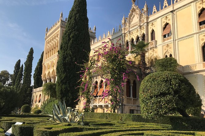 Tour in barca da Sirmione all'Isola del Garda - Villa Borghese and the Castle Bridges: Photo Moments You’ll Want to Time