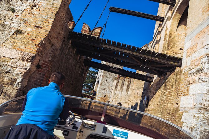 Tour of the Sirmione Peninsula - The Sights You’ll See From the Water (And Why They Matter)