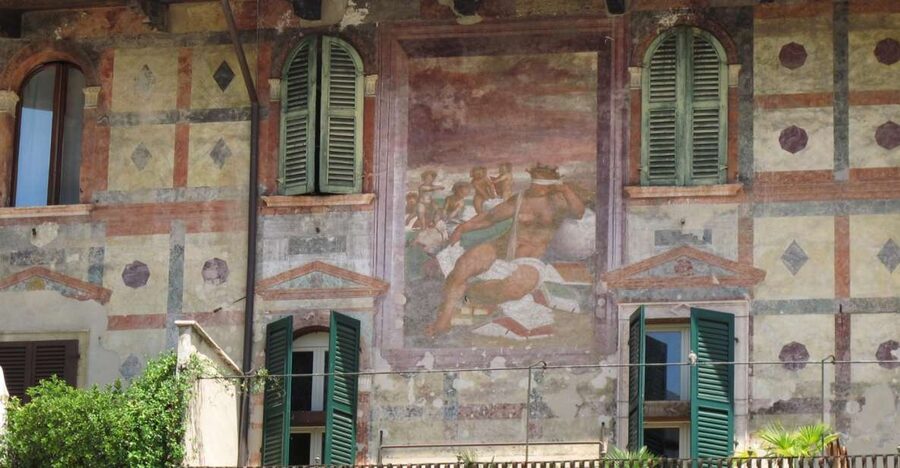 Verona: 3-Hour Guided Walking Tour - City walls and the Borsari and Lion gates
