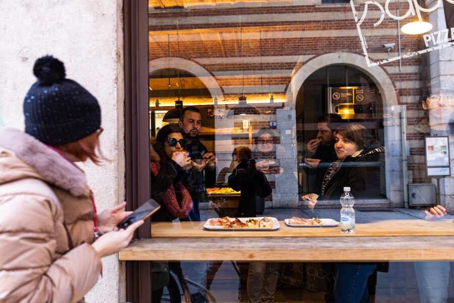 Verona: City Highlights & Street Food Walking Tour - Bishop Quarter and Castelvecchio Area: Medieval Verona Comes Into Focus