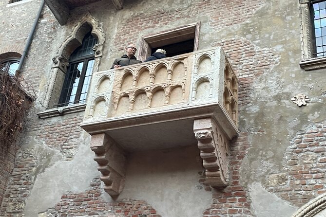 Verona: City Walking Tour with Cable Car Ride & Wine Aperitif - Piazza dei Signori and Saint Peter Hill cable car: the view payoff