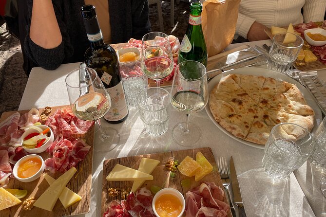 Verona: City Walking Tour with Cable Car Ride & Wine Aperitif - Juliet’s House without the interior: photos, history, and quick street drama