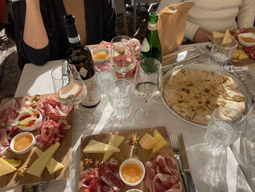 Verona: City Walking Tour with Cable Car & Wine Aperitif - The medieval and theatrical core: Roman Theatre, Della Scala tombs, and more