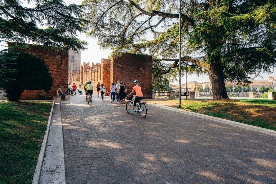 Verona: Classic and Hidden Gems Bike Tour - Small-Group Energy and Guide Style (Isabella, Priscilla, Frank)