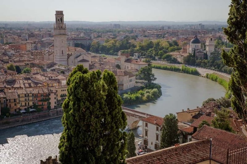 Verona: Classic and Hidden Gems Bike Tour - Romeo and Juliet on Two Wheels: Capuleti House Yard