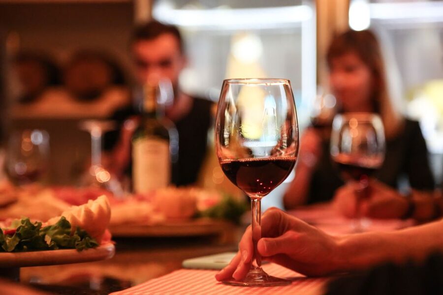 Verona: Classic Valpolicella Wine Tasting Experience - Your 1-hour tasting rhythm: senses, water, and a guided pour