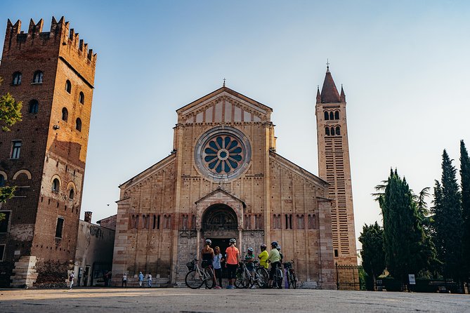 Verona e-bike tour: city center and panoramic views - Roman gates and the medieval core: the center of Verona on wheels