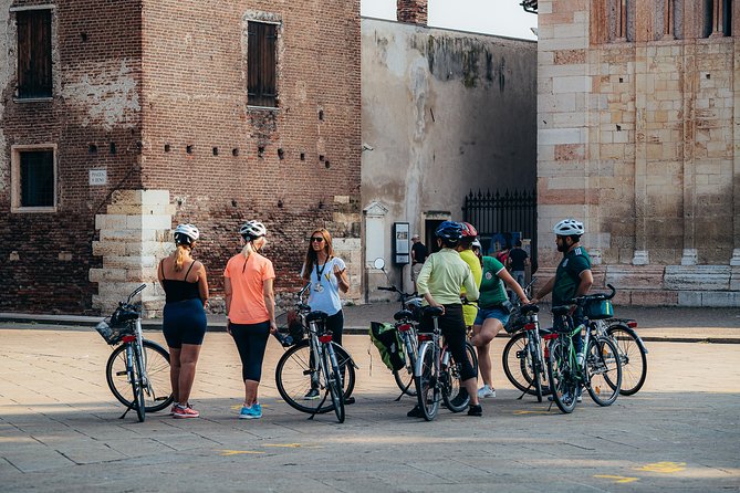 Verona e-bike tour: city center and panoramic views - Arena di Verona and Piazza Bra: the big-stage Verona