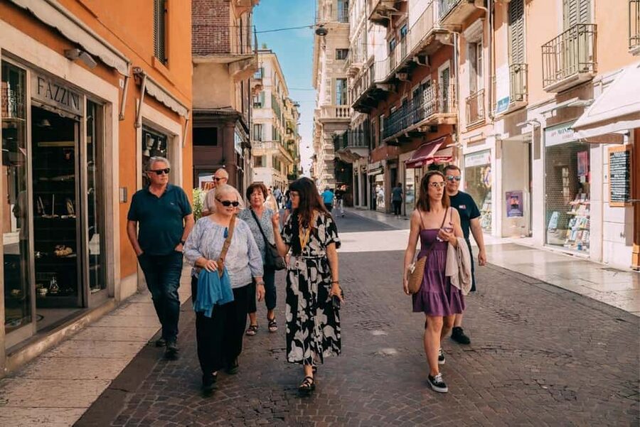 Verona: Food and Wine Tasting Walking Tour - Piazza delle Erbe snacks: where small bites feel like a plan