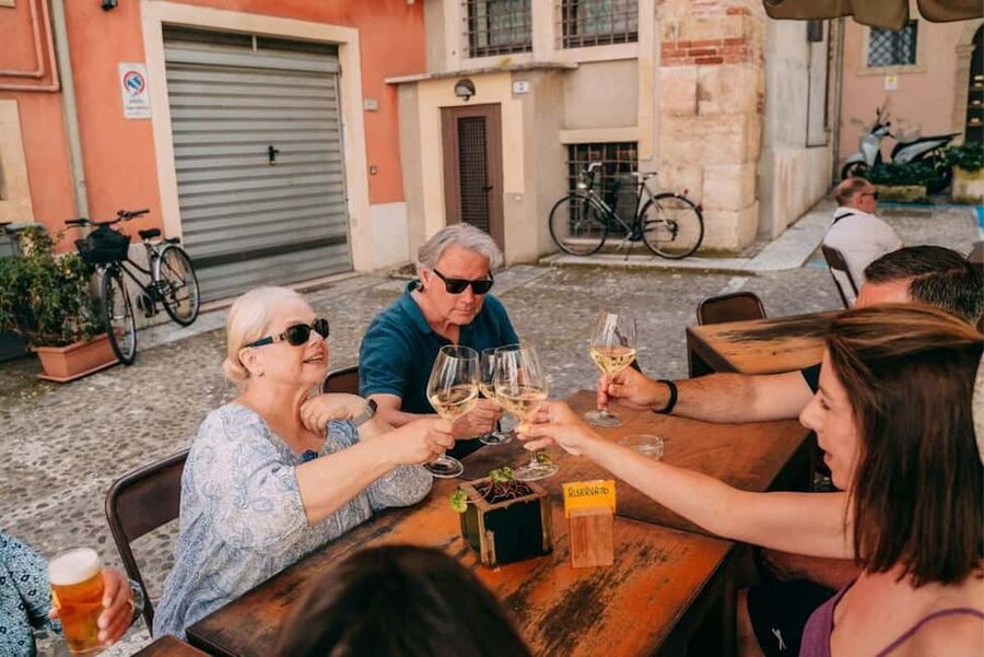 Verona: Food and Wine Tasting Walking Tour - The meet-up zone: Porta Borsari and instant city orientation