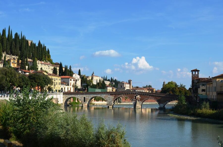 Verona Full-Day Tour from Lake Garda - Group size, hearing, and what to do if audio isn’t perfect