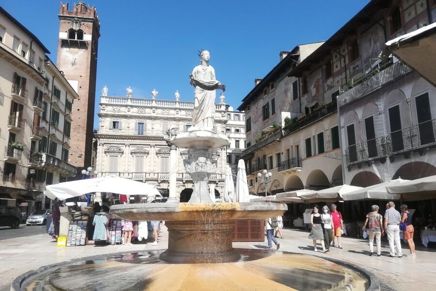 Verona: Full Meal & Wine Tasting Walking Tour - What makes this tour feel authentic (and not staged)