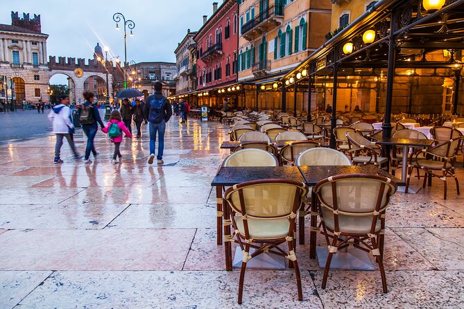 Verona Full Meal & Wine Tasting Walking Tour by Do Eat Better - Stop 3: Via Duomo and fresh handmade pasta with wine