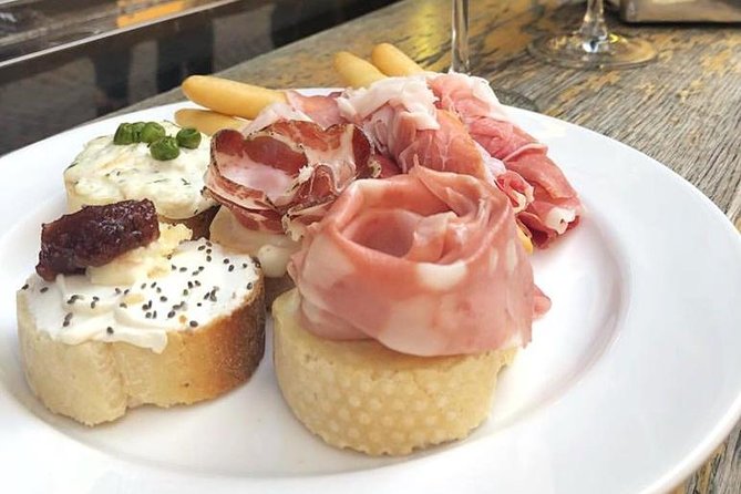Verona Full Meal & Wine Tasting Walking Tour by Do Eat Better - Stop 4: Via Sottoriva and polenta with a choice of iconic mains