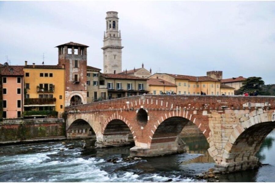 Verona: Highlights and Hidden Gems Walking Tour - Basilica di Santa Anastasia: A Center-of-Old-Town Anchor