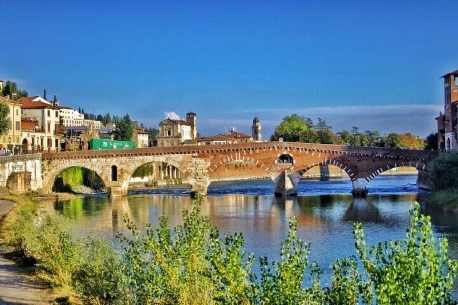 Verona: Highlights and Hidden Gems Walking Tour - Verona Arena: Roman-Style Scale You Can Feel