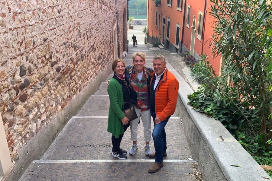 Verona: Highlights and Panorama Bike Tour - Guide quality and pacing: easy cycling, real explanations
