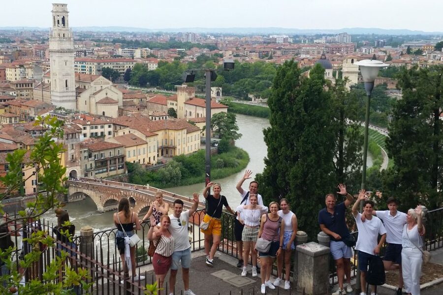 Verona: Highlights and Panorama Bike Tour - Juliet’s House balcony: romance on schedule