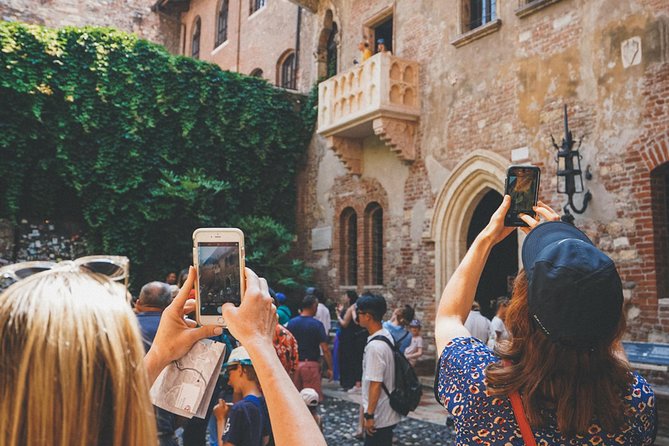 Verona Highlights Walking Tour in Small-group - Piazza Bra to Castelvecchio: the city’s medieval spine