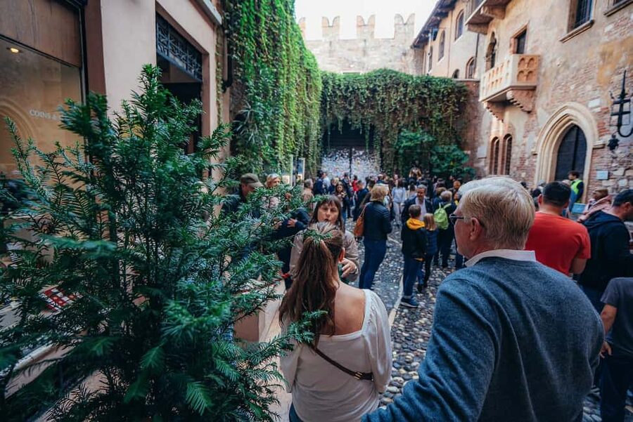 Verona: Highlights Walking Tour with Arena Priority Access - The Route’s Best Value: Multiple Eras, One Guided Story