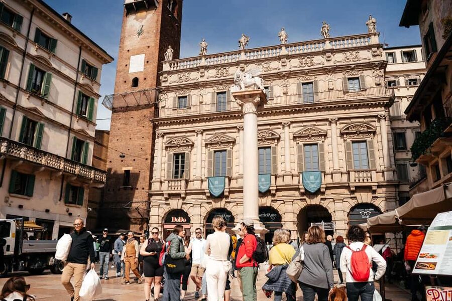Verona: Highlights Walking Tour with Arena Priority Access - Arco dei Gavi, Porta Borsari, and the Roman Streets Between Squares