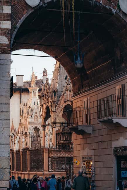 Verona: Highlights Walking Tour with Arena Priority Access - What Makes the Guides Feel Different on This Walk