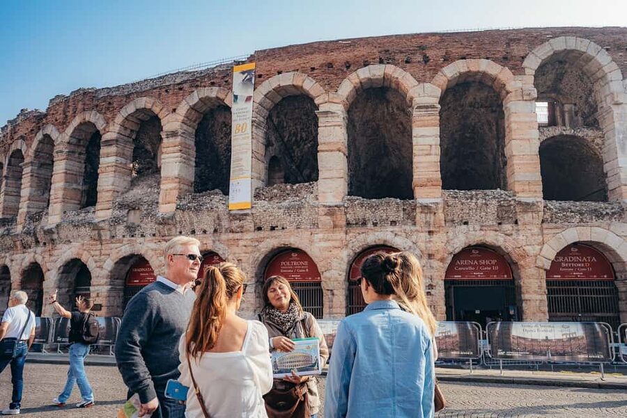Verona: Highlights Walking Tour with Arena Priority Access - Meeting at Via Teatro Ristori and Kicking Off at Castelvecchio