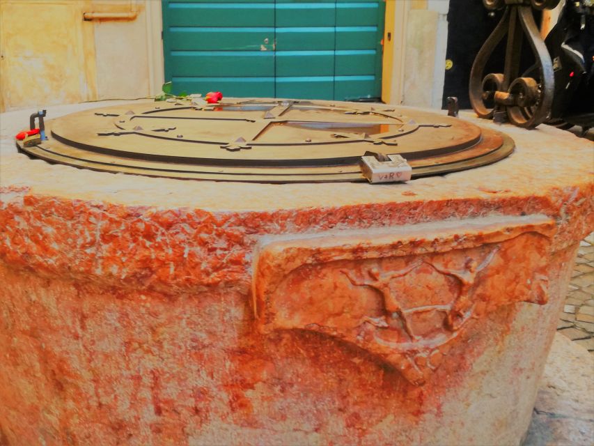 Verona: History and Hidden Gems Guided Walking Tour - Piazza dei Signori: Public Buildings and a Medieval Power Feel