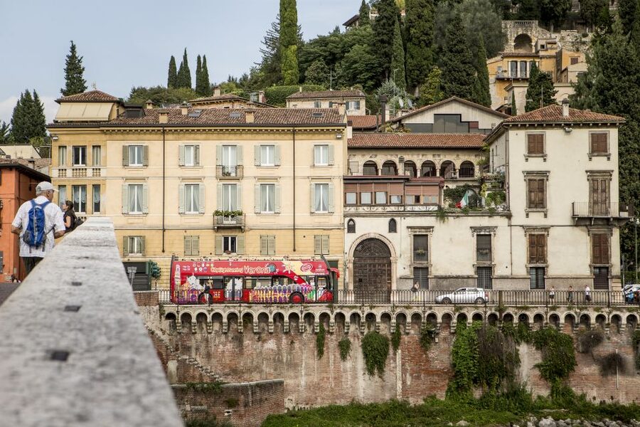 Verona: Hop-on Hop-off Tour 24 or 48-Hour Ticket - Getting Oriented Fast in Verona From Piazza Brà