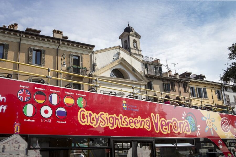 Verona: Hop-on Hop-off Tour 24 or 48-Hour Ticket - Audio Commentary: Your Best Tool for Turning Stops Into Stories