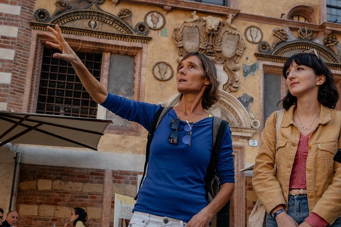 Verona Juliet's House & City PRIVATE TOUR with Ticket Included - Piazza dei Signori: Dante’s Statue and Verona’s Political Core