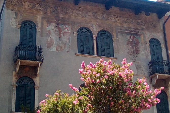 Verona Moonlight Walking Tour - Stop 5: Lungadige Campagnola—night sounds, color contrasts, and slow walking
