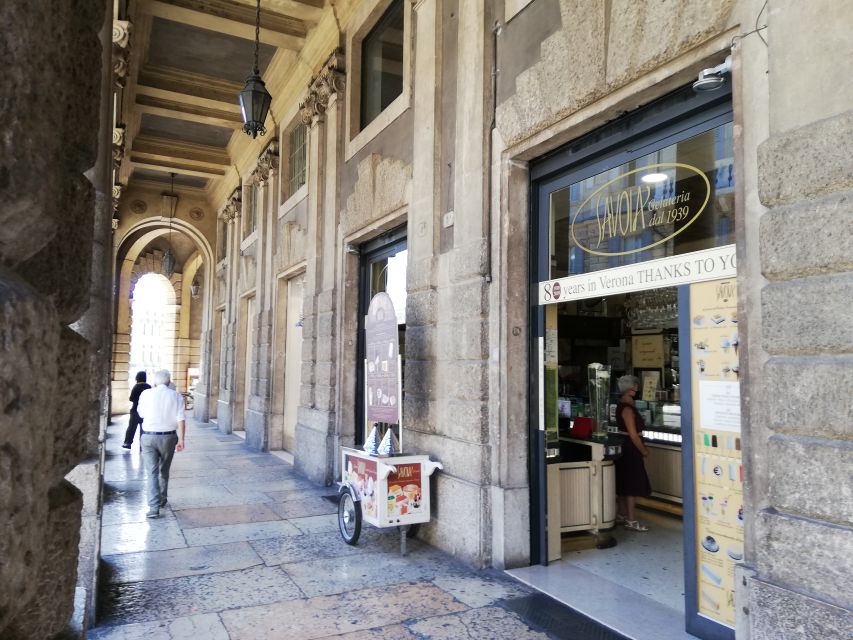 Verona: Night Walking Tour - What about the pace, time, and group size?
