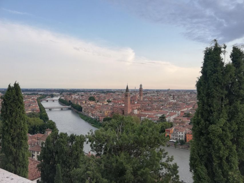 Verona: Night Walking Tour - Starting point: Funicolare di Castel San Pietro