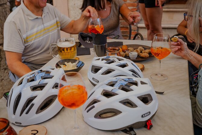 Verona Panoramic E-Bike tour with Lunch - Castelvecchio and the Adige River: bridges, medieval walls, and pause points