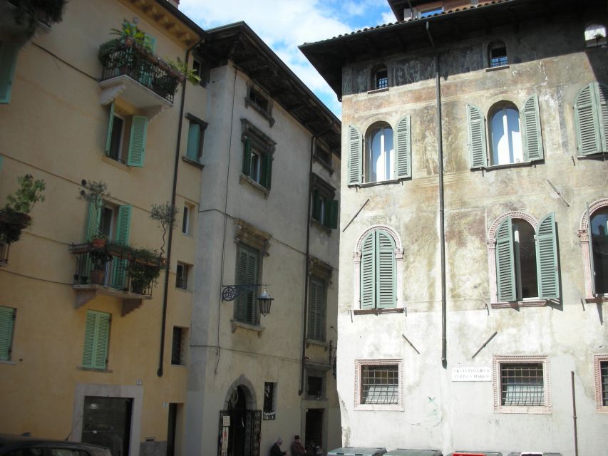 Verona: Private 2-Hour Walking Tour - Porta Borsari: a Roman arch that shortens the distance between eras