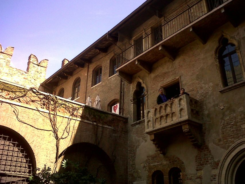 Verona: Private 2-Hour Walking Tour - Juliet’s house and balcony: Shakespeare in a real alley setting