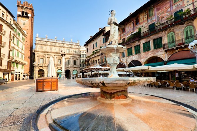 Verona Private Guided Walking Tour, Romeo & Juliet and More - Piazza dei Signori (Dante Square): where power meets the legend