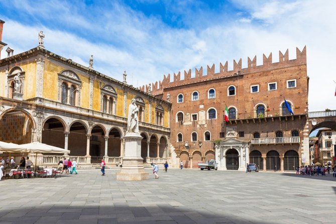Verona Private Guided Walking Tour, Romeo & Juliet and More - Juliet’s Balcony and the Casa di Giulietta courtyard visit