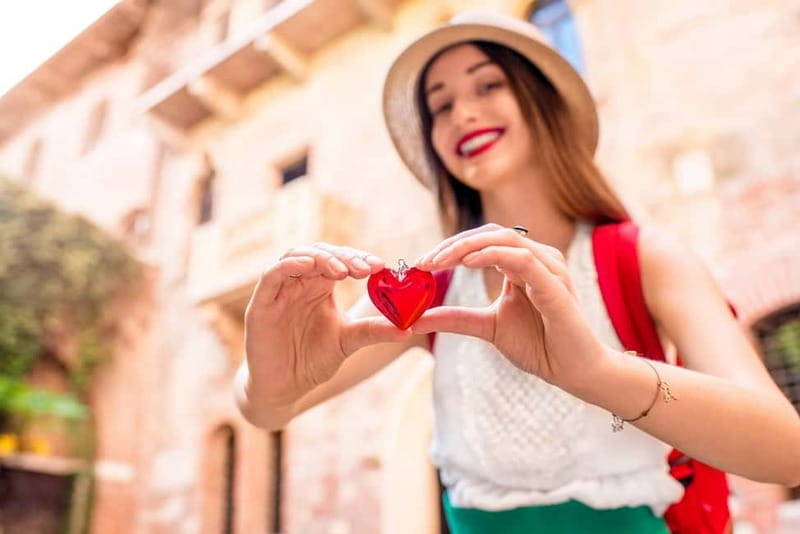 Verona: Romeo and Juliet Guided Walking Tour - The on-foot stretch to the city center (and how to use it)