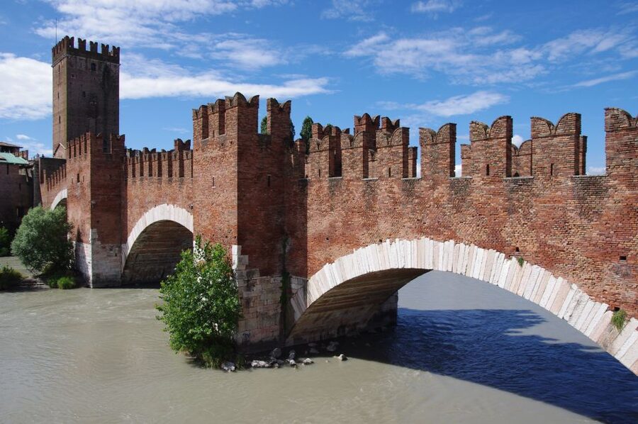 Verona: Sightseeing and Heritage Tour - Juliet’s House balcony: the Romeo call moment (and how to enjoy it)