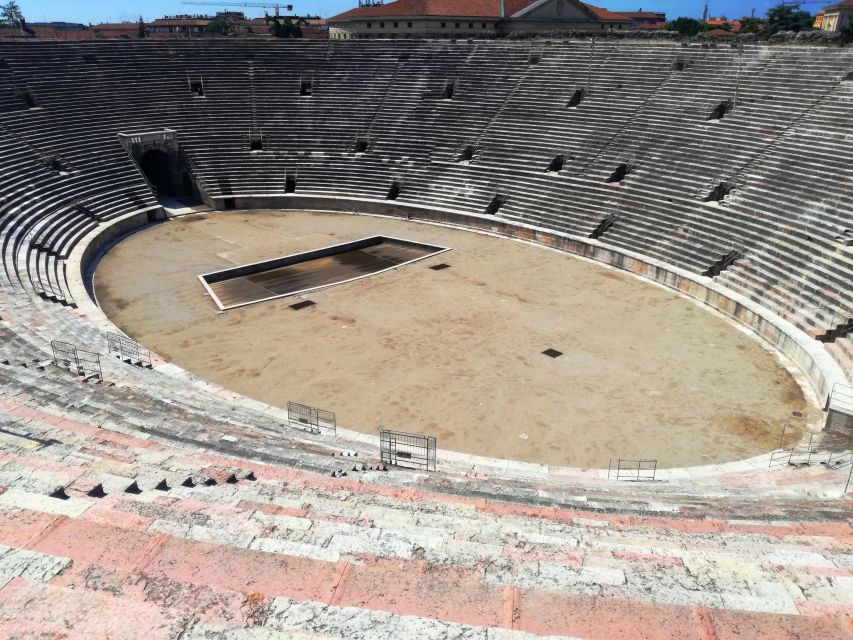 Verona: the Arena at the Gladiators' time - From Palazzo Barbieri to the Arena square: your orientation starts immediately