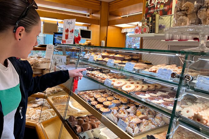 Verona walking tour:food, wine, legends, lunch/dinner & cable car - Lunch in a Trattoria: What You’ll Actually Eat