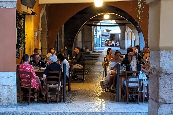 Walking Tour in Verona: 9+ Landmarks with Live Guide - Arche Scaligere and Ponte Pietra: Medieval Tombs Meet Roman Engineering